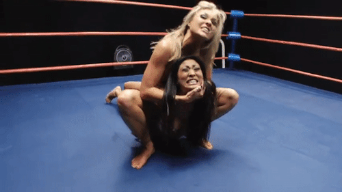 drisk30:Blonde has her in a rough back breaking hold……..