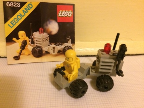 A couple wheeled Classic Space sets today - first is the little Surface Transport from 1983. Pretty 