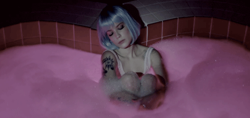 hxlygaga: And I promised myself I wouldn’t let you complete me