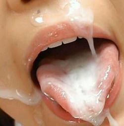 nastykinkysissycumslut:  shineyslime:  Great cummy closeup  got cum!  yes please