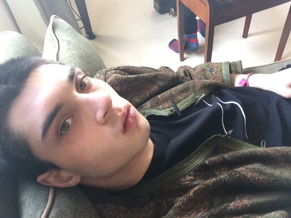 vaspour:  My boyfriend is playing the piano drunk and it’s hurting my ears