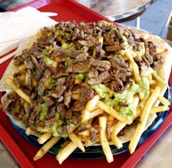 everybody-loves-to-eat:  Carne Asada fries. 