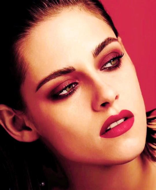 radkristen:     Kristen Stewart for Chanel- Le Rouge Collection 