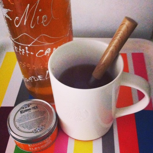 Il est 12h46. Bonjour! #miel #guadeloupe #kusmitea #euphoria (à Lyon, France)