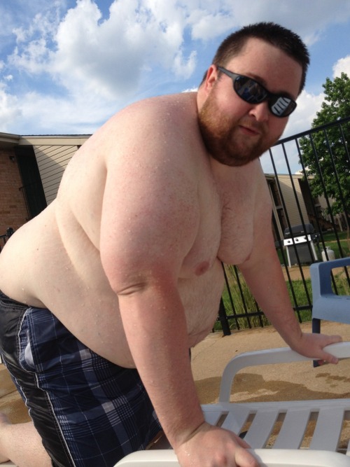 yfj2: keepinghorizon: Sunny day, so we all went swimming. =) Ha Ha fun day! Two big swimming chubs.