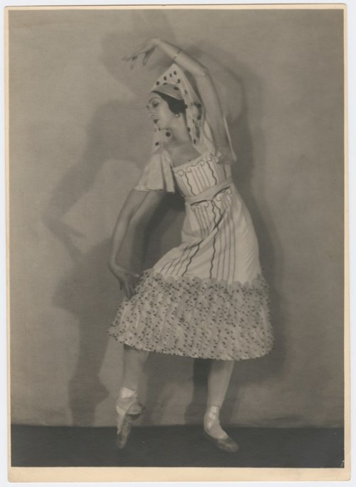 Photograph of Felia Doubrovska in the Spanish Entrée in Le Balc. 1929gelatin silver printNew York Pu