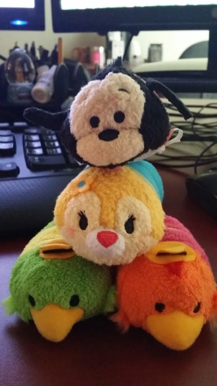 pinhub:  The Ikspiari Tsum set from Japan is adorable! I’m so glad I co-op’d with people in the Tsum Facebook groups. Thanks again, guys!