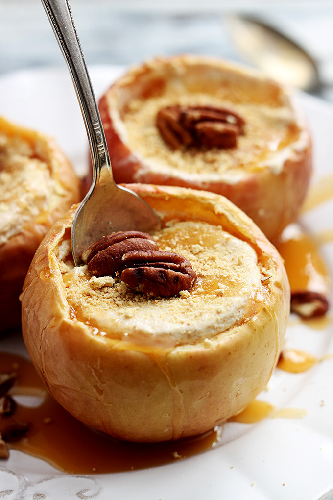do-not-touch-my-food:  Cheesecake Stuffed Baked Apples
