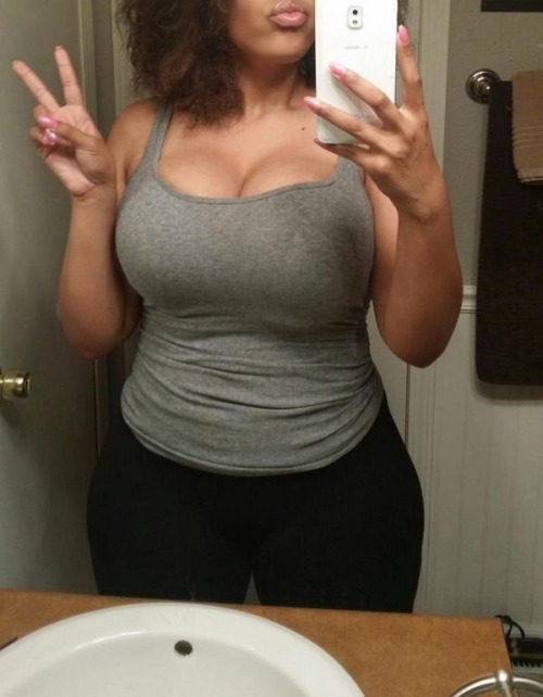 pettypia:  sexcretaryofstate:  Curvy.  OMG   Amazing 😍