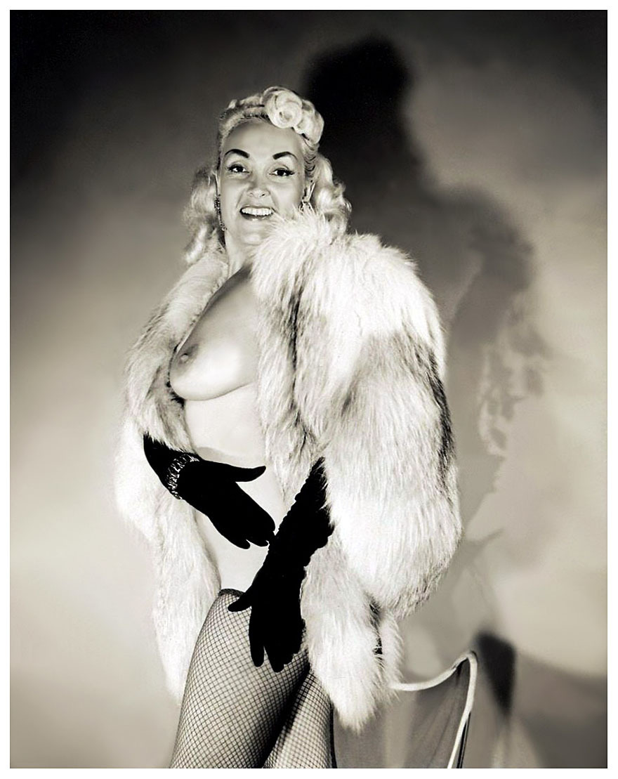 burleskateer: Diane Ross                 ..poses without (“Squeaky”)