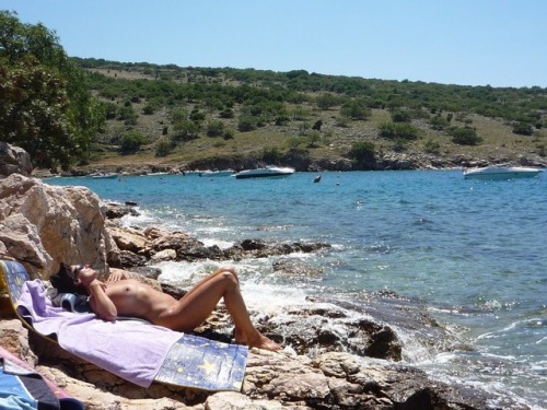 Naturist beaches and how to find them 😍