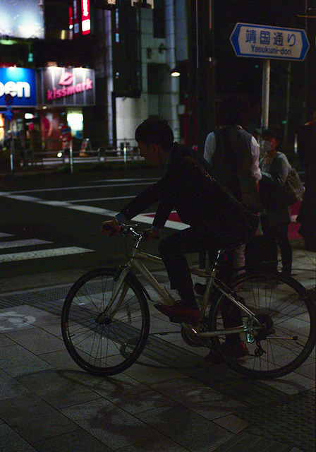 kuroyuki:  神田小川町 信号を待つひと Chiyoda-ku, Tokyo by ymtrx79g on Flickr.