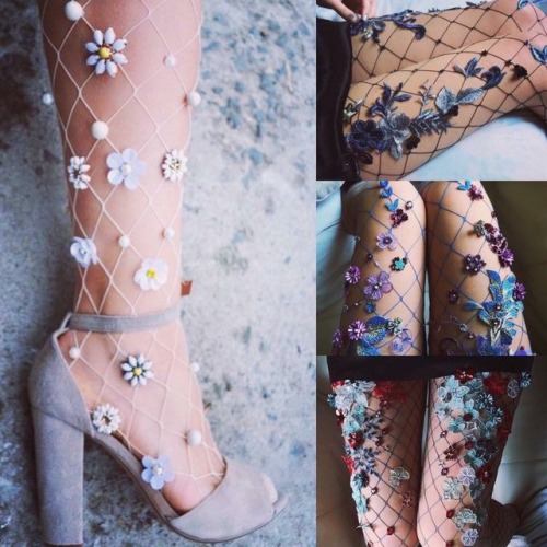 harajuku-vogue: Flowers makes everything more perfect