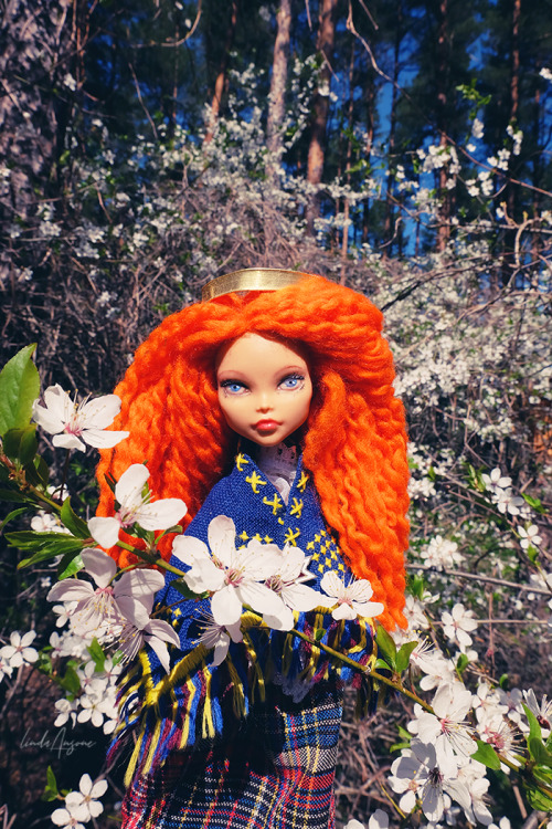 Aida is enjoying Springtime. ^_^