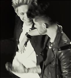 the-brit-blog:  Ziall is giving me heart