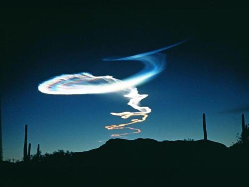 NOCTILUCENT CLOUD - NONNATURALNoctilucent clouds are actually crystals of ice that hang around 80 ki