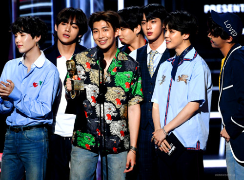 jikookdetails: BTS accepts an award onstage during the 2018 Billboard Music Awards at MGM Grand Gard