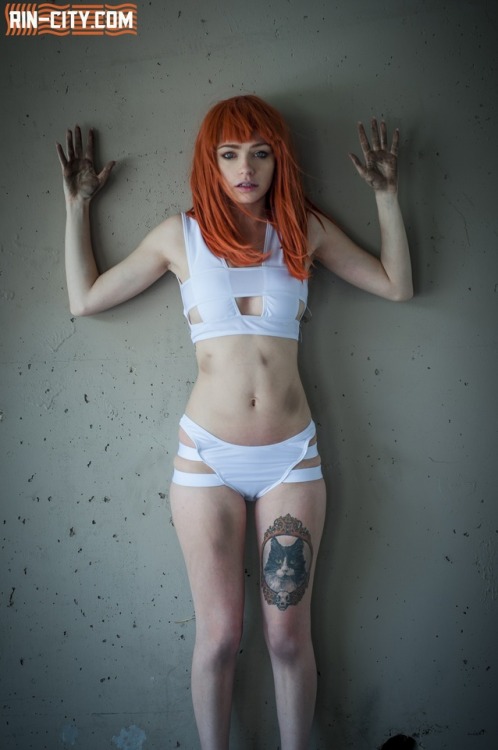 the-dark-joker-chronicle:  Sexy Leeloo !!!   Sexy Cosplay and Geek things the liar of the Dark Joker like,follow,reblog    Click here for the archive