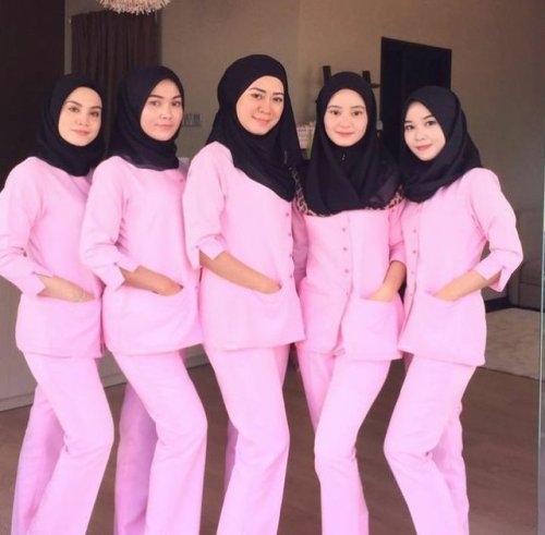awekcomel:Random hijab girls