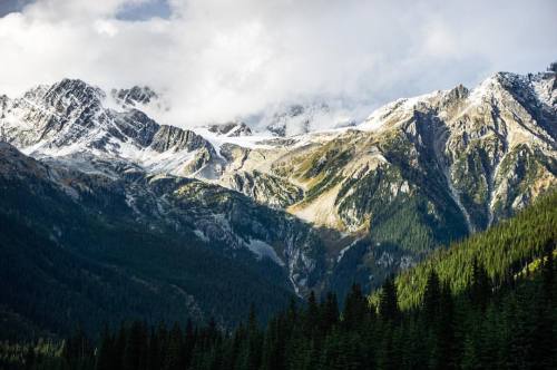 There’s a reason why mountains were home of the gods #explorecanada#beautifulbc (at Roger&rsqu