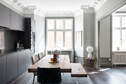 Grey Minimalism At Its Best | Stockholm, SwedenLayout: (Source: esny.se)