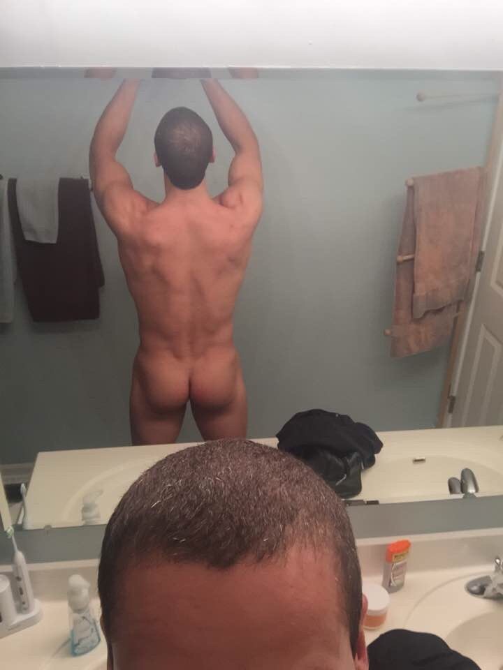 st8nudemen:  My new fav stud. Muscular &amp; very respectful. Love how he likes