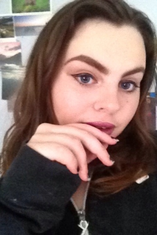 hobbitofthemotherfuckinshire: My nails are chipped but my eyebrows are iconic