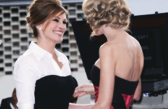 tayloswifts:  Taylor Swift + friends at the 2014 Golden Globes  