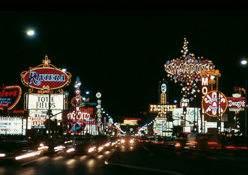 vintagelasvegas:  Las Vegas Strip, December 1971. Photos by Manuel Litran.  