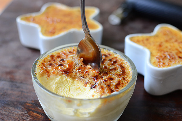 oohangel:  thecakebar:  Creme Brulee Ice Cream yes…… I said….. creme……brulee…….