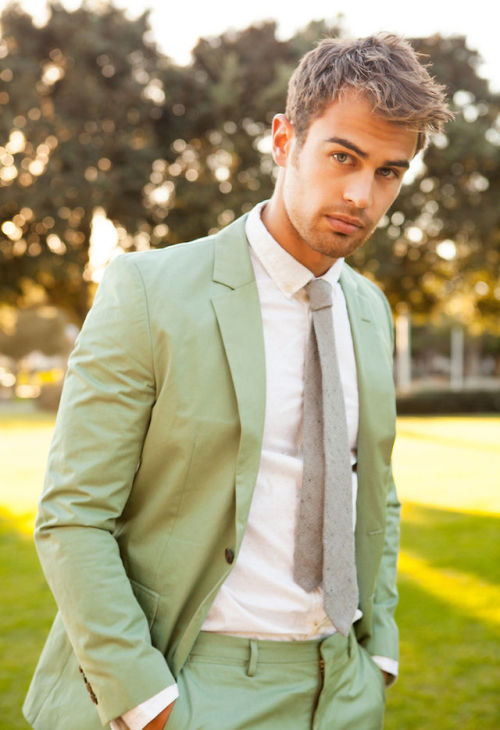 blushings: Theo James is pure sex Bae