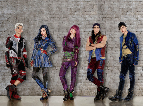  Take a First Look at Disney’s ‘Descendants 2′ Movie