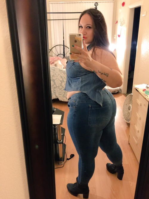 exoticplusmodel:  If you saw me wearing these coming towards you what would you do? 😉😍  Stand tall and try not to sound fake or stupid as I say hello you’re the most beautiful woman in the world