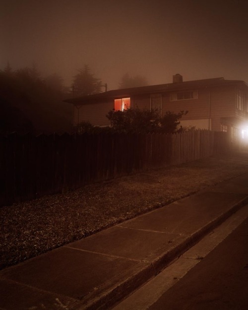 Todd Hido“#2527”from “Homes at Night”via “How to Photograph like Todd 