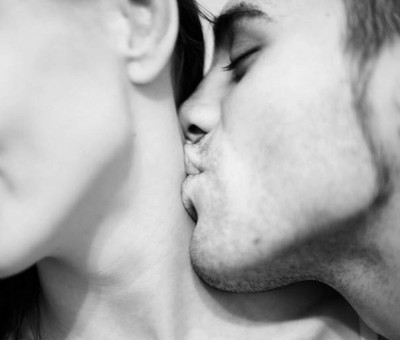 Dime donde te besa y te diré que siente...