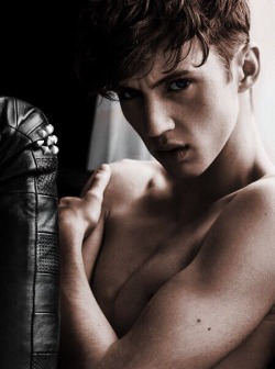 male-celebs-naked:  Troye Sivan