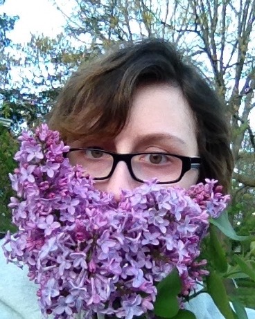 mom-wife: look at these fucking lilacs 