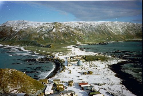 The unique geology of Macquarie Island. Macquarie Island is located in the south-west Pacific Ocean,