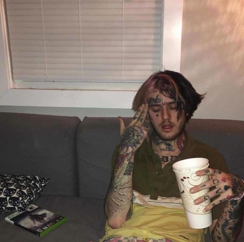 lilpeep-rj: My life is going nowhere I want everyone to know that i don’t care.