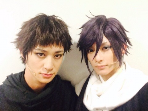 hakumyu:  Saitou selfies with the cast from Hashimoto Shouheiâ€™s blog. [X]