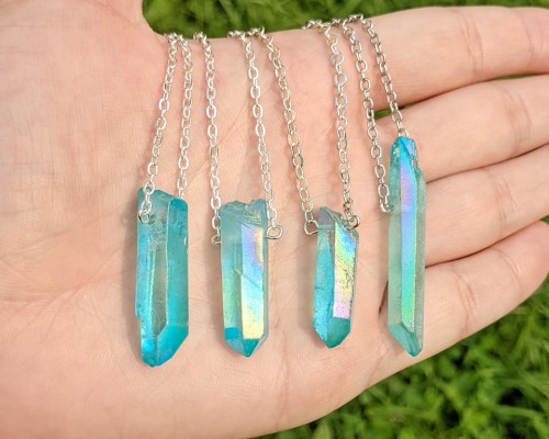 Angel Aura & Aqua Aura Quartz Necklaces ✨($19.99 via Etsy…$15.55 shipped in the US via Venmo )et