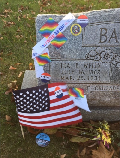 dsudis: thesociologicalcinema: People are visiting Ida B. Wells tombstone to pay their respects and 