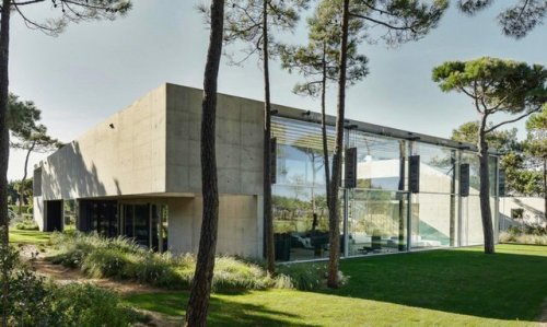 archatlas:    The Wall House by Guedes Cruz Arquitectos   Like a wall in a Castle not in stone, but in concrete, glass and wood.Not to for protection but because of the neighbours and the strong Atlantic Wind.A Patio house with a Mediterranean country