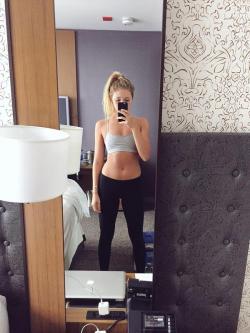 myhotsluts:  Jessie Andrews mirror selfie