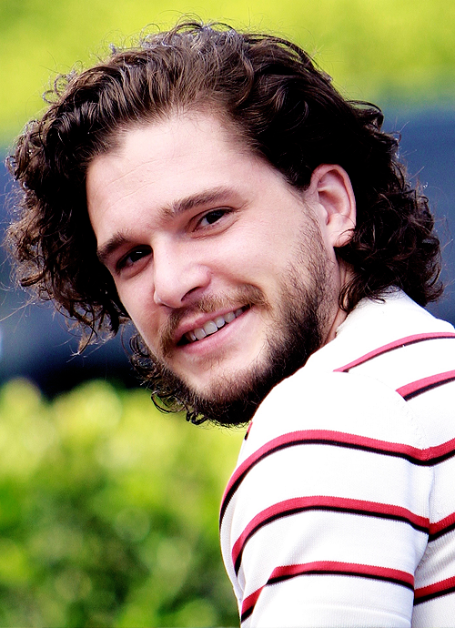 haringtonweb:  Kit Harington on ‘Extra’ at the Universal Studios Hollywood (May 28, 2015)