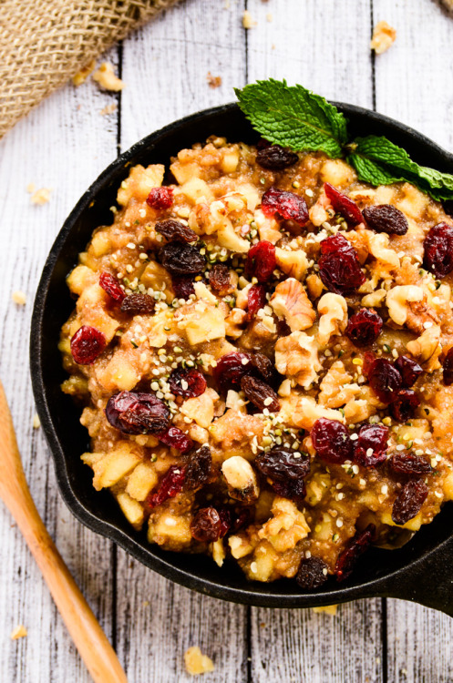 veganfoody:  Raw Apple-Cinnamon & Chia Breakfast Bowl 