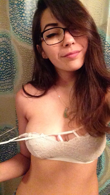 gross-qt: same old pretty bralett, new glasses!!