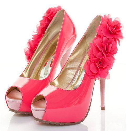 (via love this pink feathery shoes)