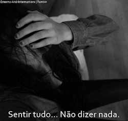 uma-garota-suicidah:  &ldquo; Guardar tudo pra mim, por medo, de ninguém me entender e julgar -  Porque a maioria faz isso não é mesmo. &rdquo; 