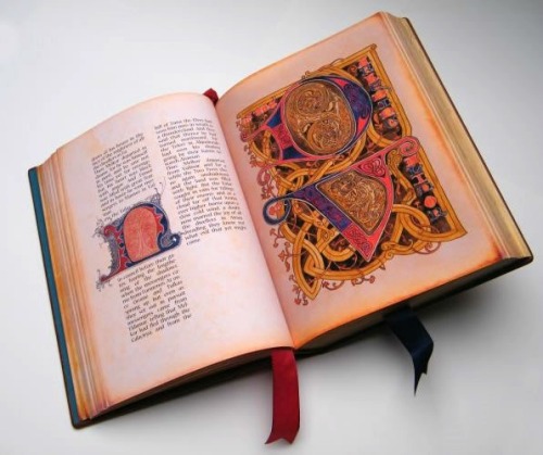 bungobaggins: The Edel-Silmarillion, created by Benjamin Harff, is a hand-illuminated version of JRR